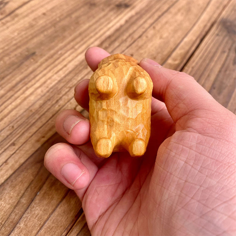 BowLift | Small cute wooden cat