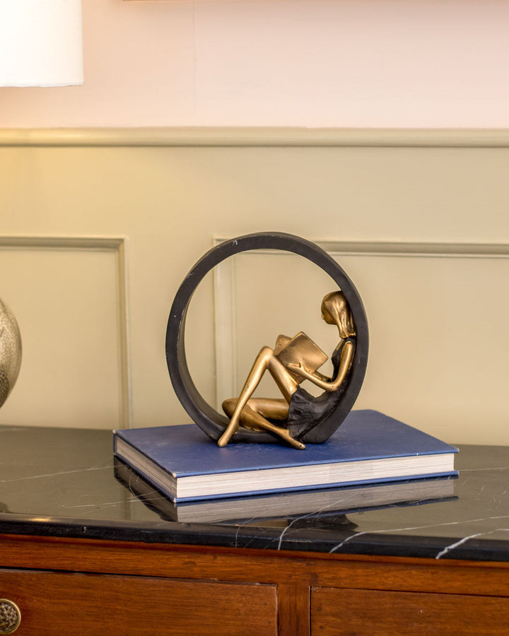 BowLift | Reading Girl Statue