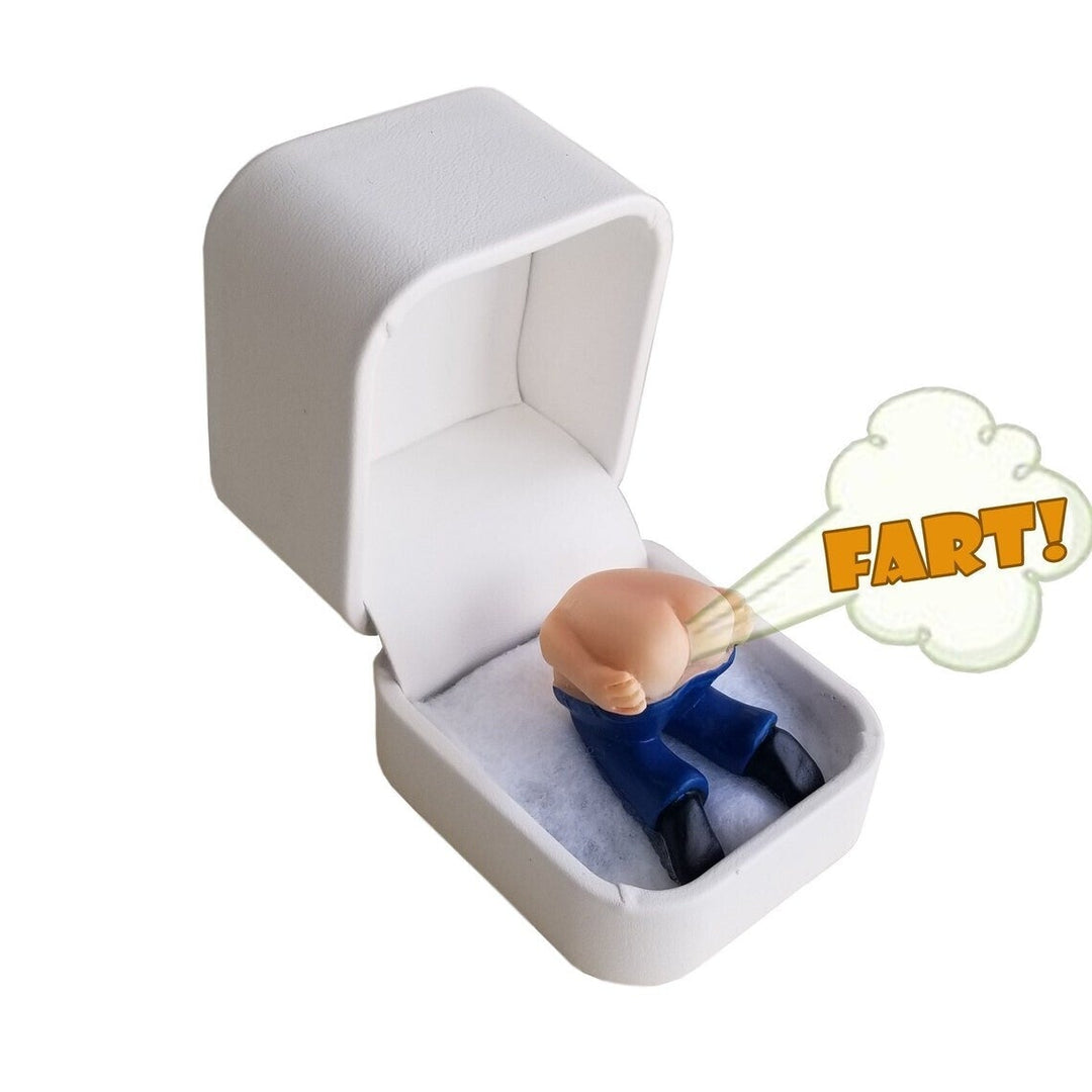 BowLift | Farting Butt Engagement Ring Box