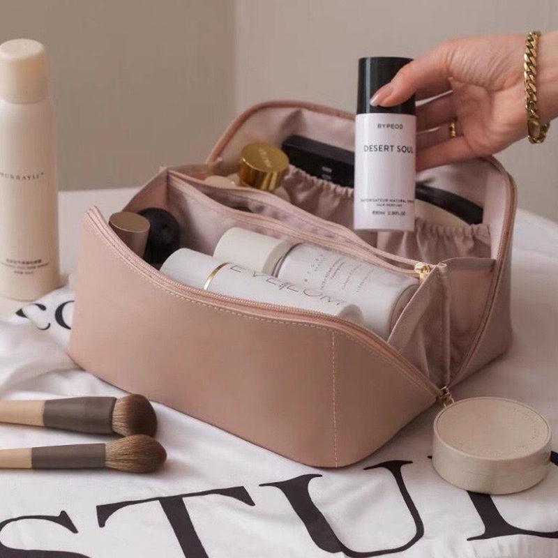 Portable travel cosmetic bag made of PU | Bowlift