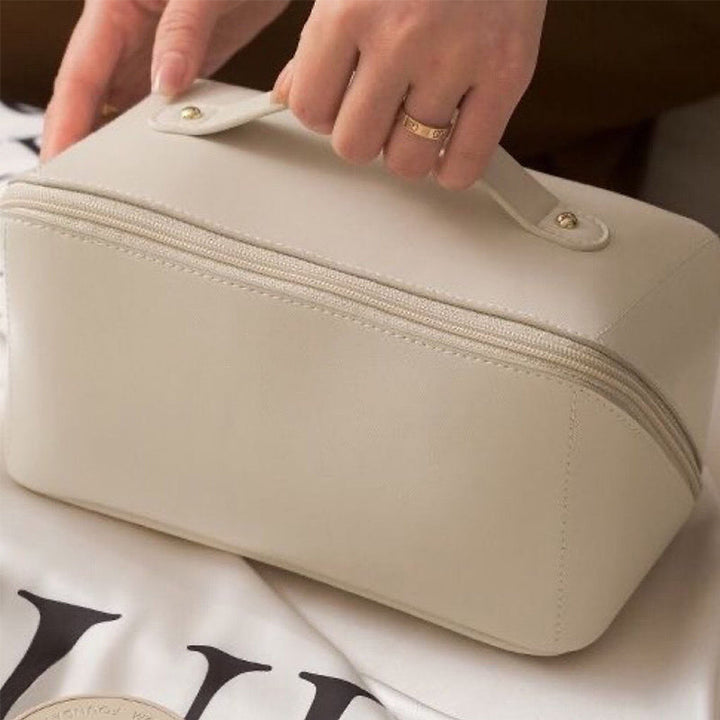 BowLift | Portable Travel Cosmetic Bag Made of Leather