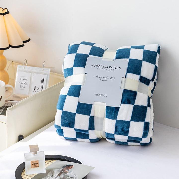 BowLift | Stylish blanket in checkered pattern for your home