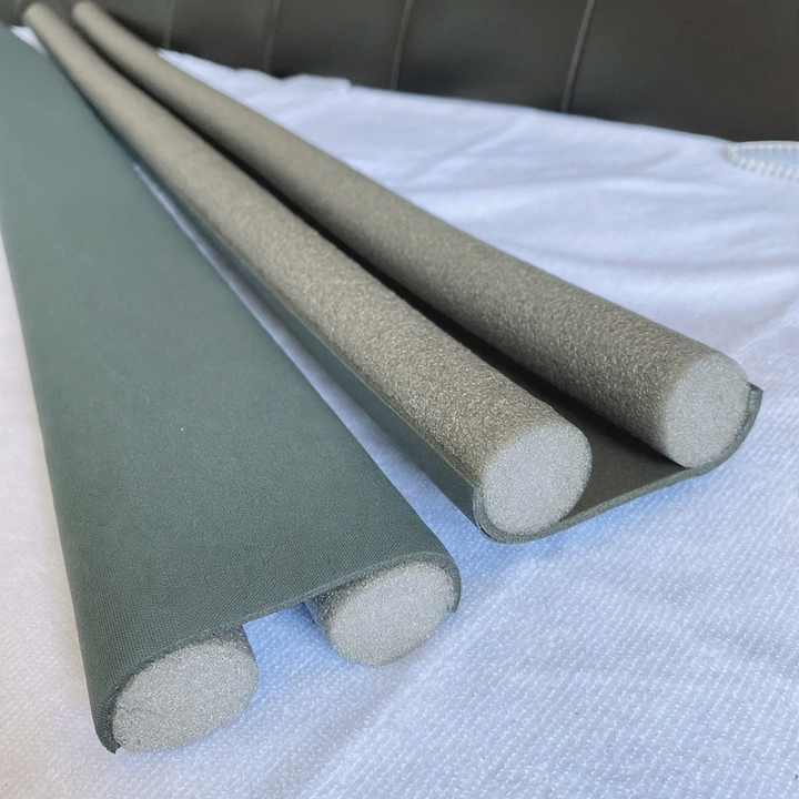 Door bottom seal for sound insulation