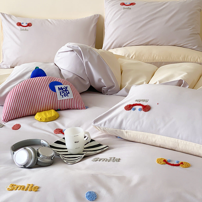 Cotton bedding set with smiley embroidery