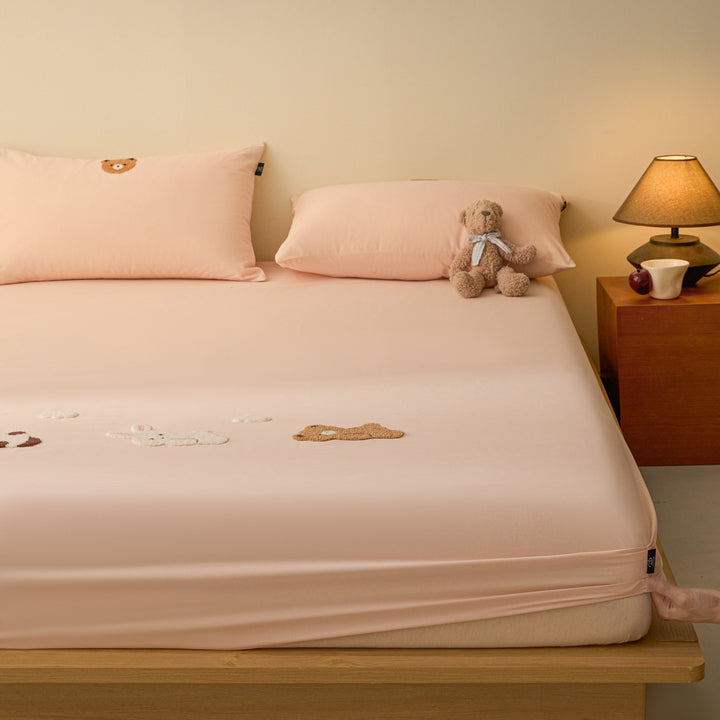 Cotton fitted sheet with cartoon designs, 120–200 cm