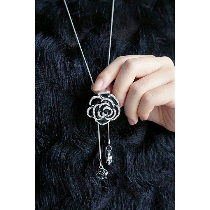 Floral Pendant Necklace Bowlift