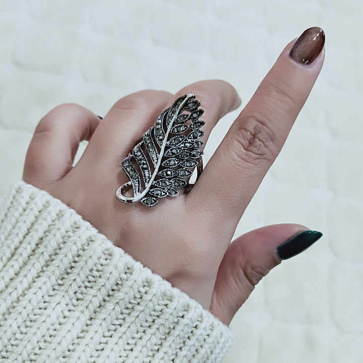 Elegant Leaf-Designed Adjustable Ring Bowlift