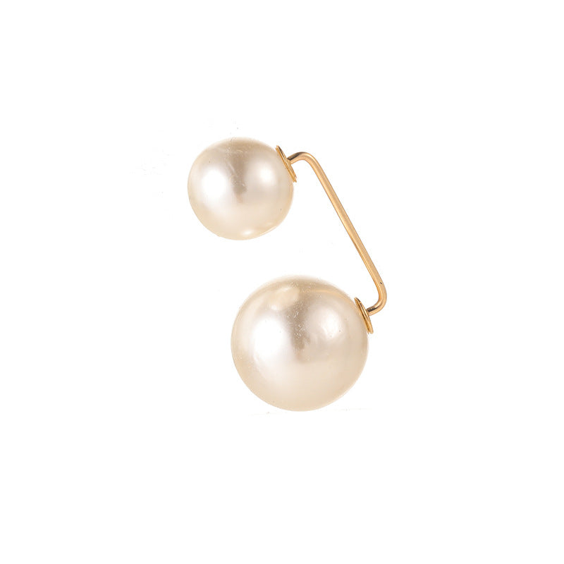 Elegant Pearl and Crystal Brooch Set Bowlift