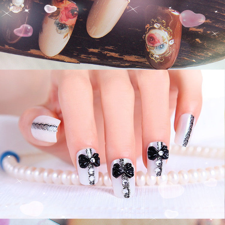 Elegant Floral Press-On Nail Set
