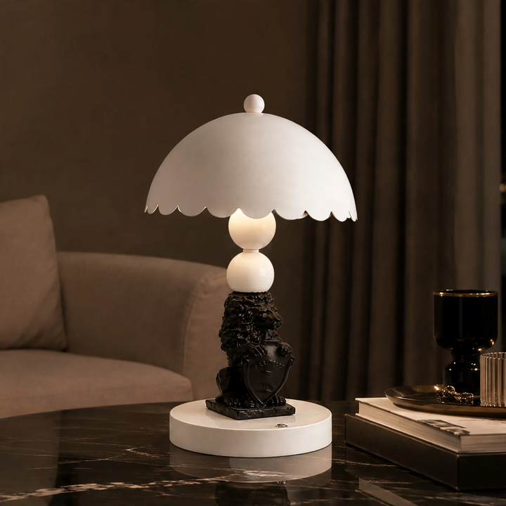 Lion-shaped table lamp, vintage style