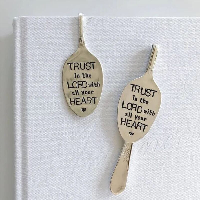 BowLift | Funny Spoon Bookmark - perfect gift for a bookworm
