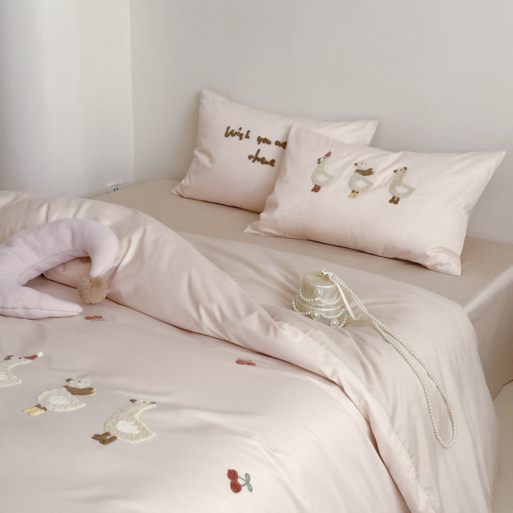 Cartoon bedding made from long-staple cotton