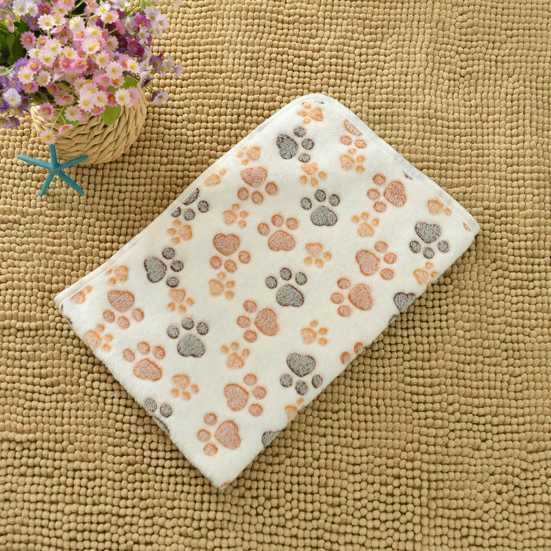Pet mat made of fleece, paw and bone pattern