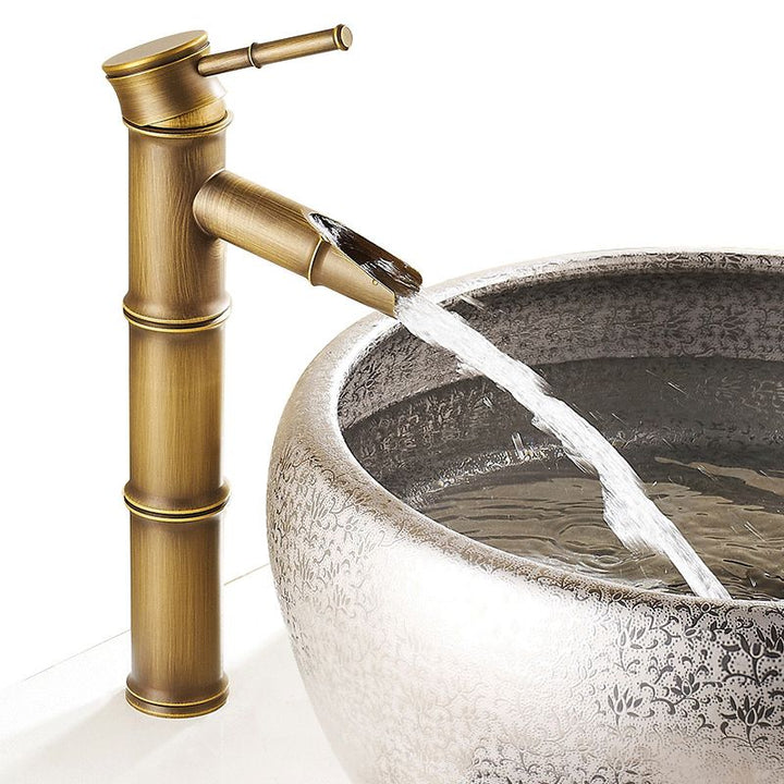 BowLift | Country style single hole basin faucet with a lever handle
