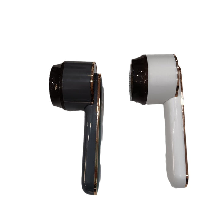 Portable lint remover with battery