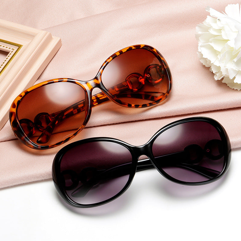 Women luxurious oversized sunglasses with elegant design Bowlift