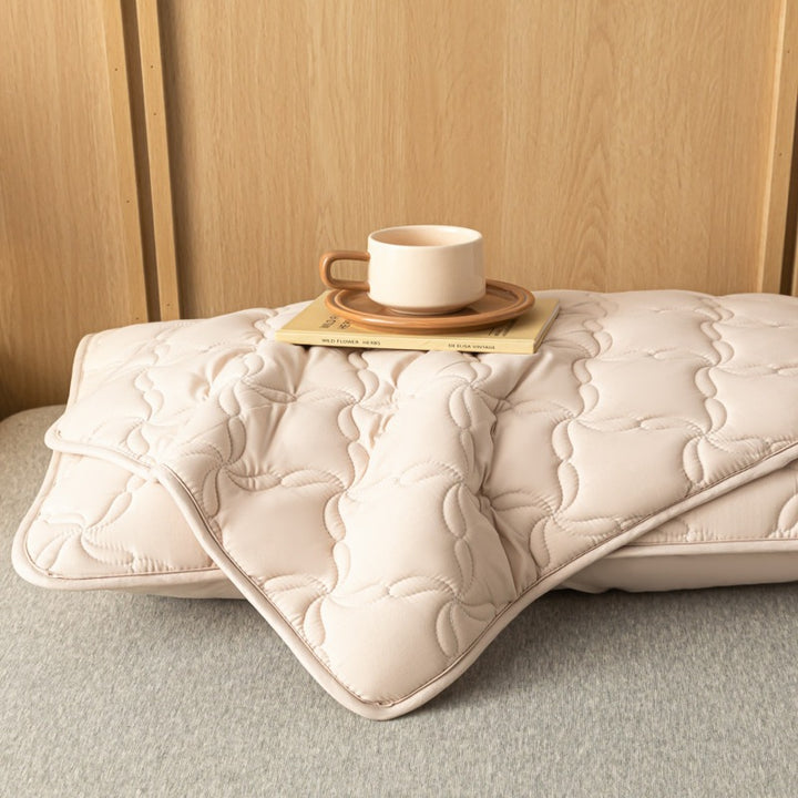 Protective pillow cover with insulation layer, 48×74 cm