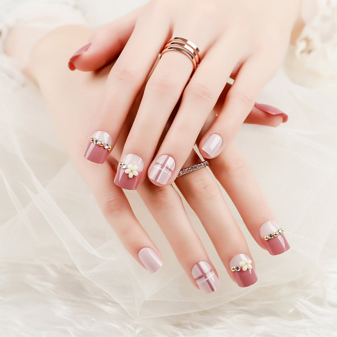 Elegant Decorative Press-On Nail Set