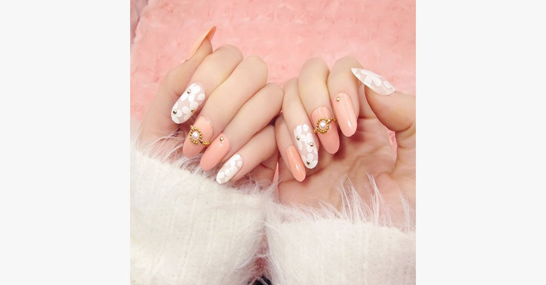 BowLift | Nude floral nails