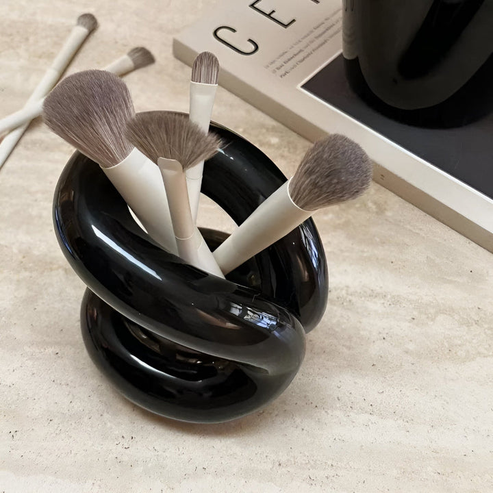 BowLift | Nordic Knot Ceramic Holder
