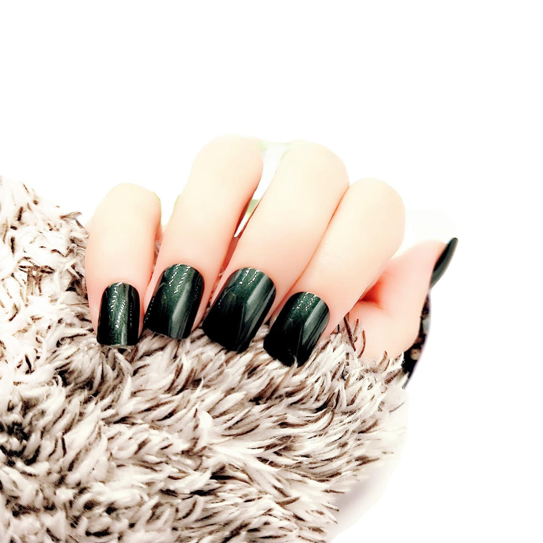 Glossy Nail Wraps for Elegant Manicure