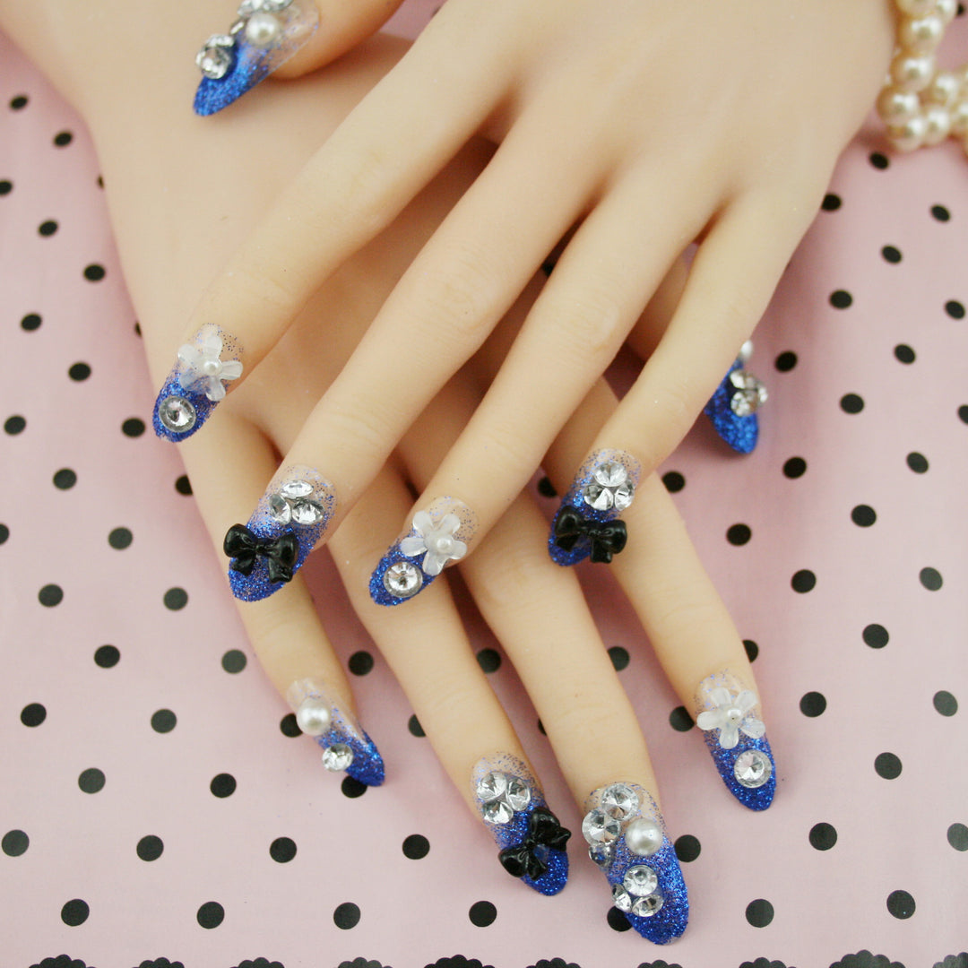 Glamorous rhinestone-embellished press-on nail tips