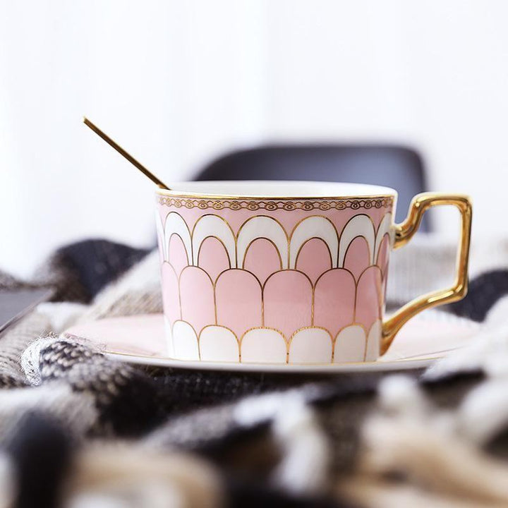 BowLift | Coffee cups + plates + spoons