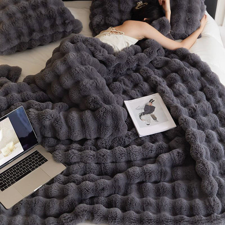 BowLift | Essential for keeping warm - soft and airy blankets