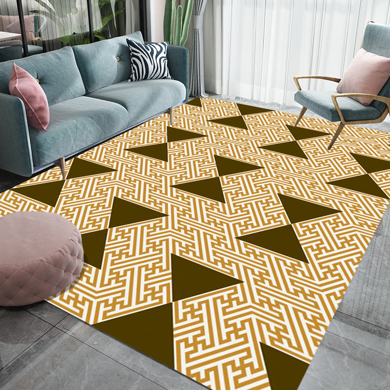 Yellow bedroom rug modern triangle labyrinth pattern rug polyester stain-resistant rug | Bowlift