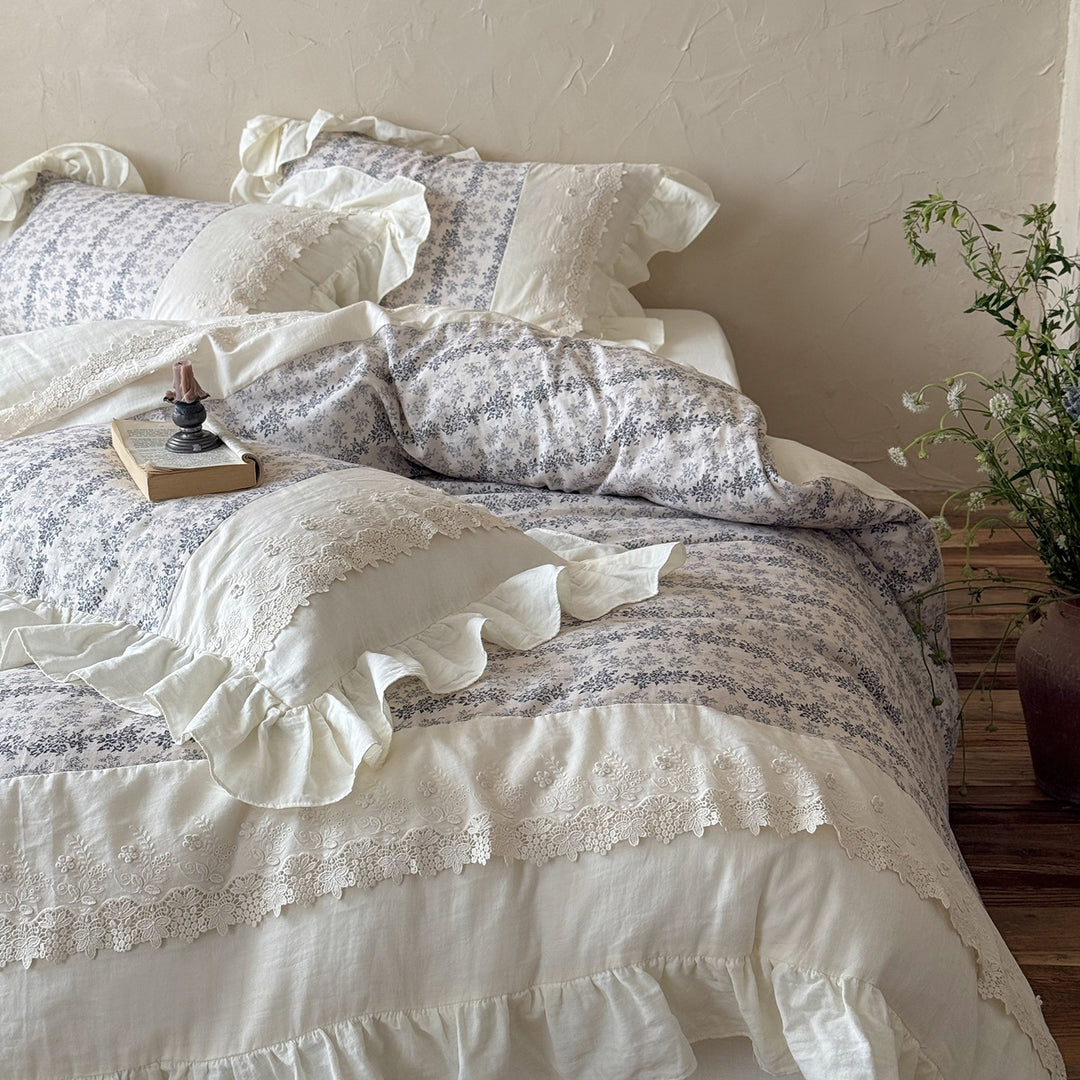 Cotton bed linen set, floral, with lace trim