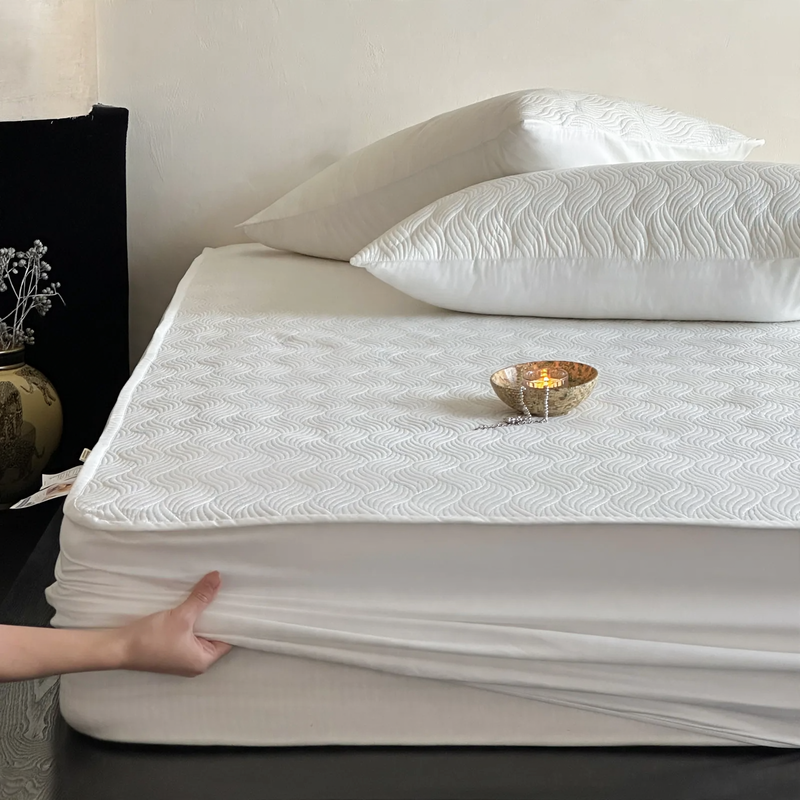 Cotton fitted sheet with padding