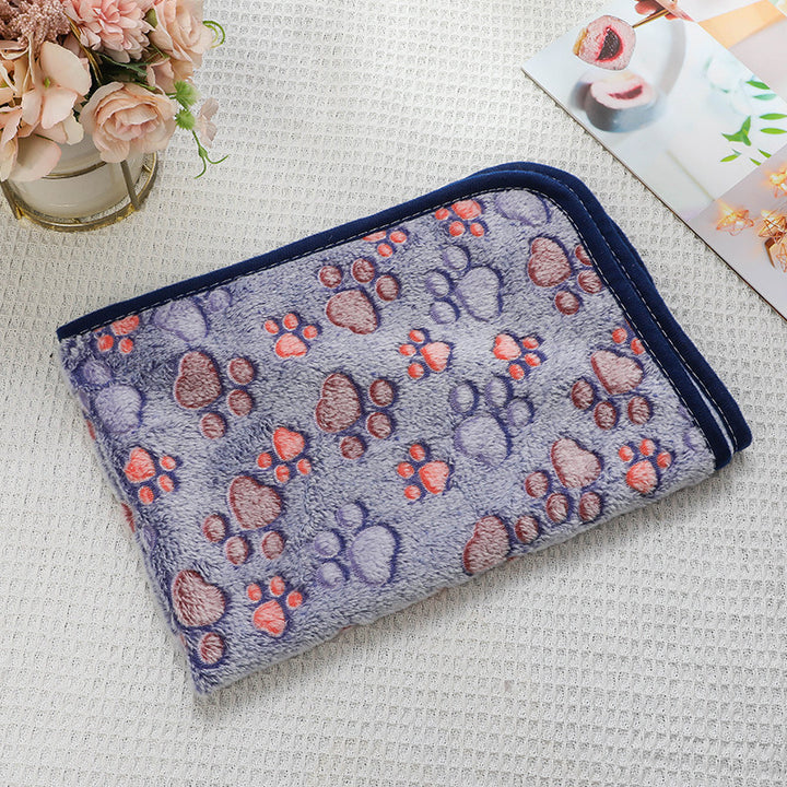 Pet mat made of fleece, paw and bone pattern