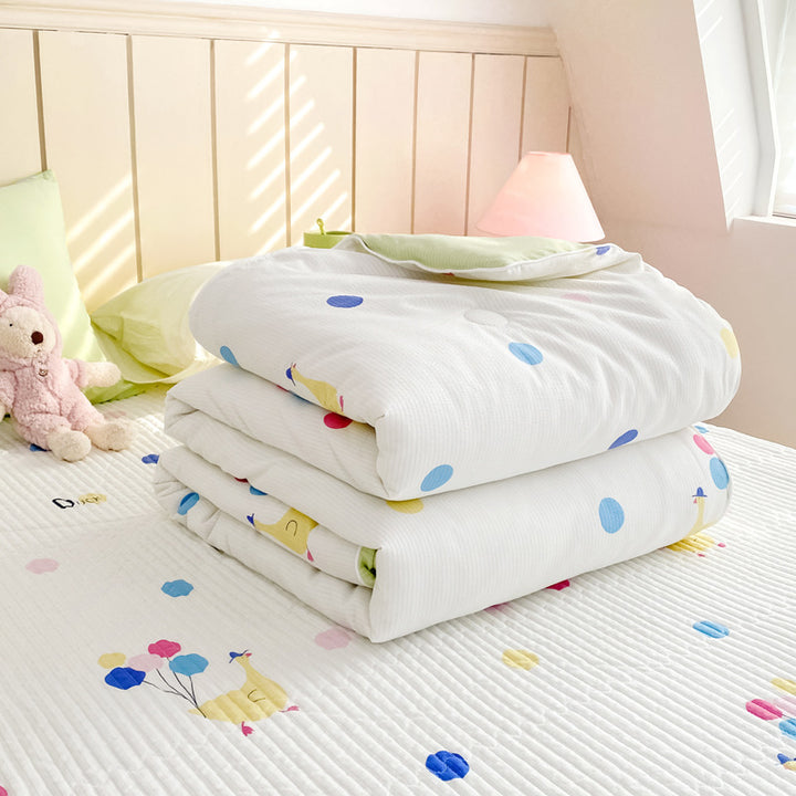 Light summer blanket with seersucker structure