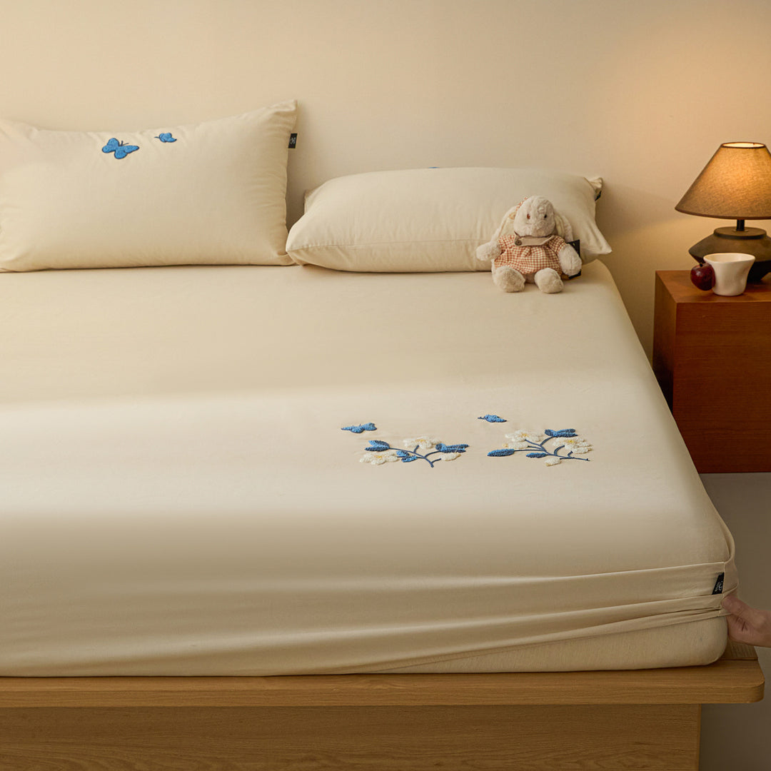 Cotton fitted sheet with cartoon designs, 120–200 cm
