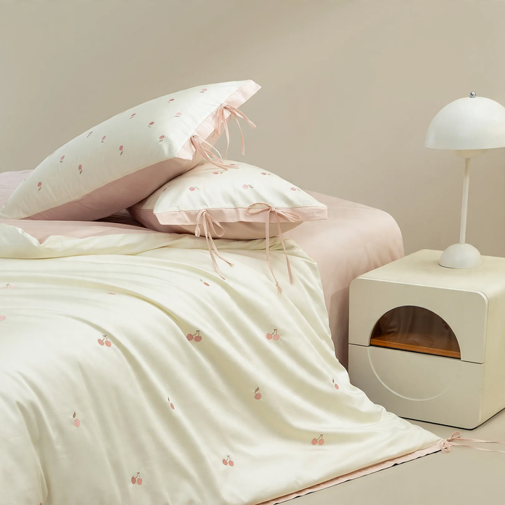 Cotton bedding set with cherry design