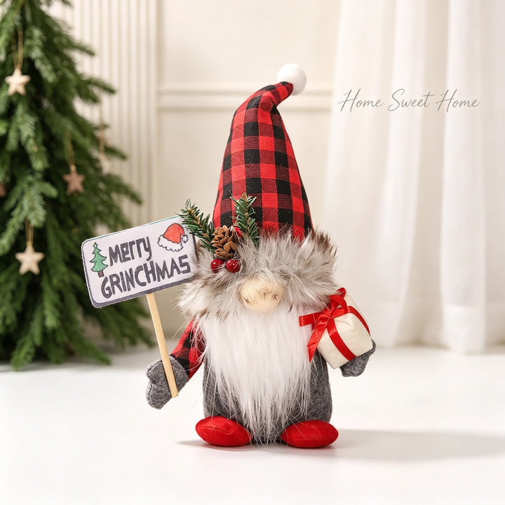 Gnome figure with red-black checkered hat