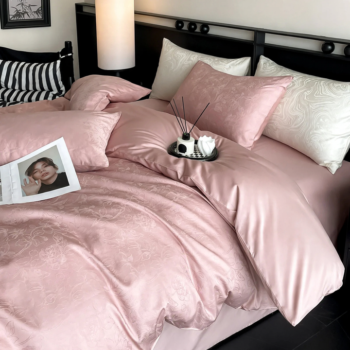 Luxury bedding set made of long staple combed cotton