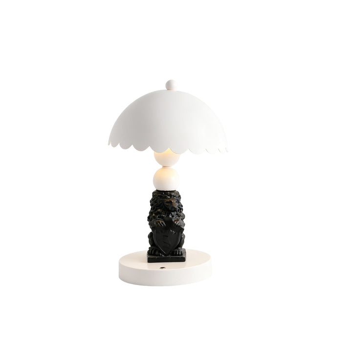 Lion-shaped table lamp, vintage style