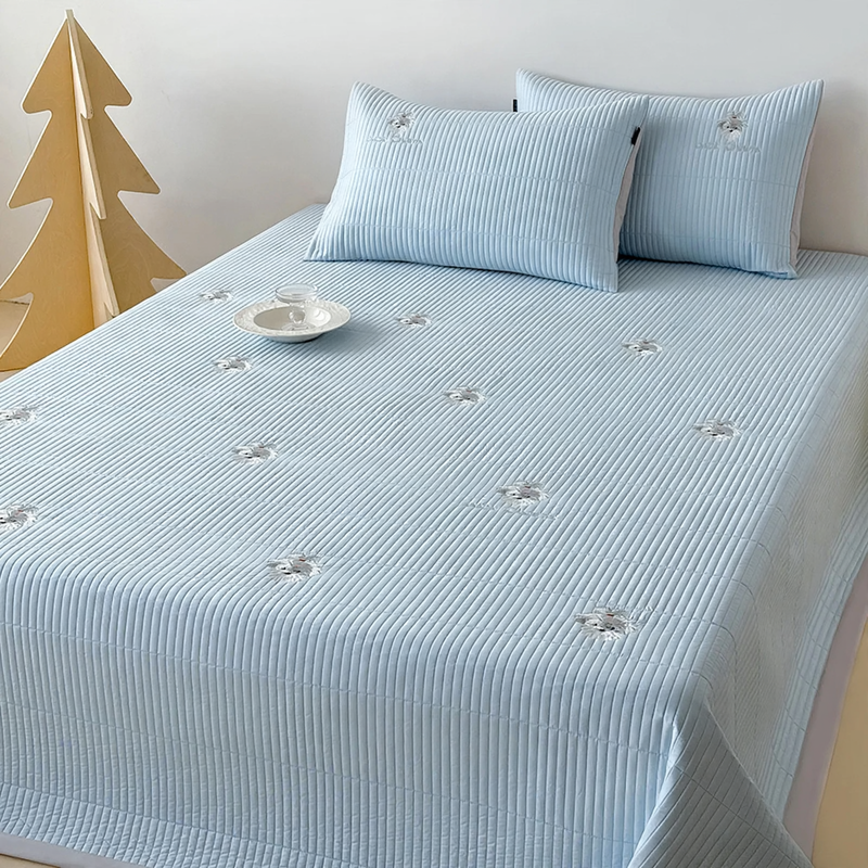 Cotton quilted bedspread with cartoon design