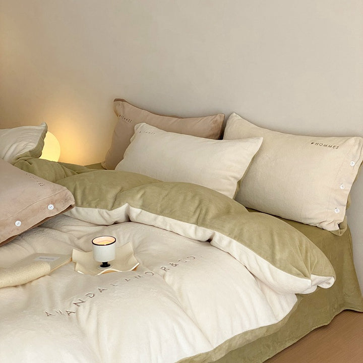 Minimalist bed set made of milk fiber
