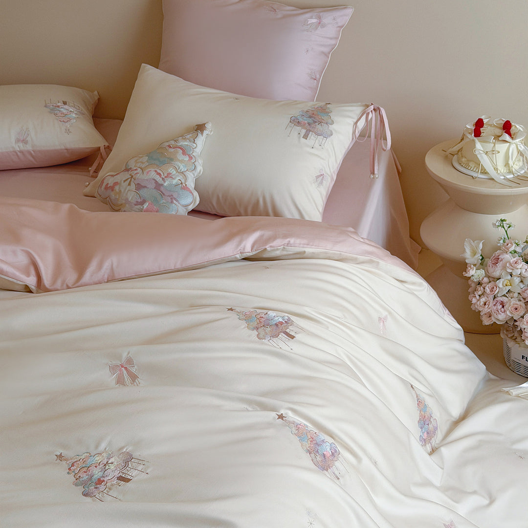 Embroidered long-staple cotton bedding with floral pattern