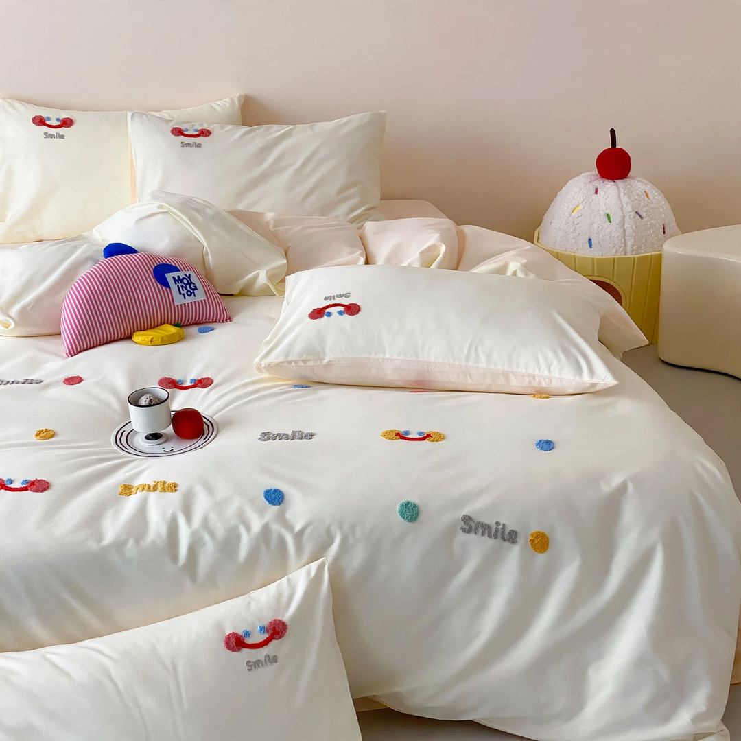 Cotton bedding set with smiley embroidery