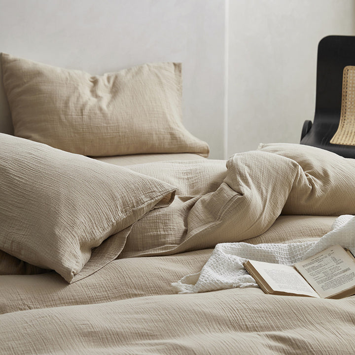 Ruffled cotton bedding, minimal design