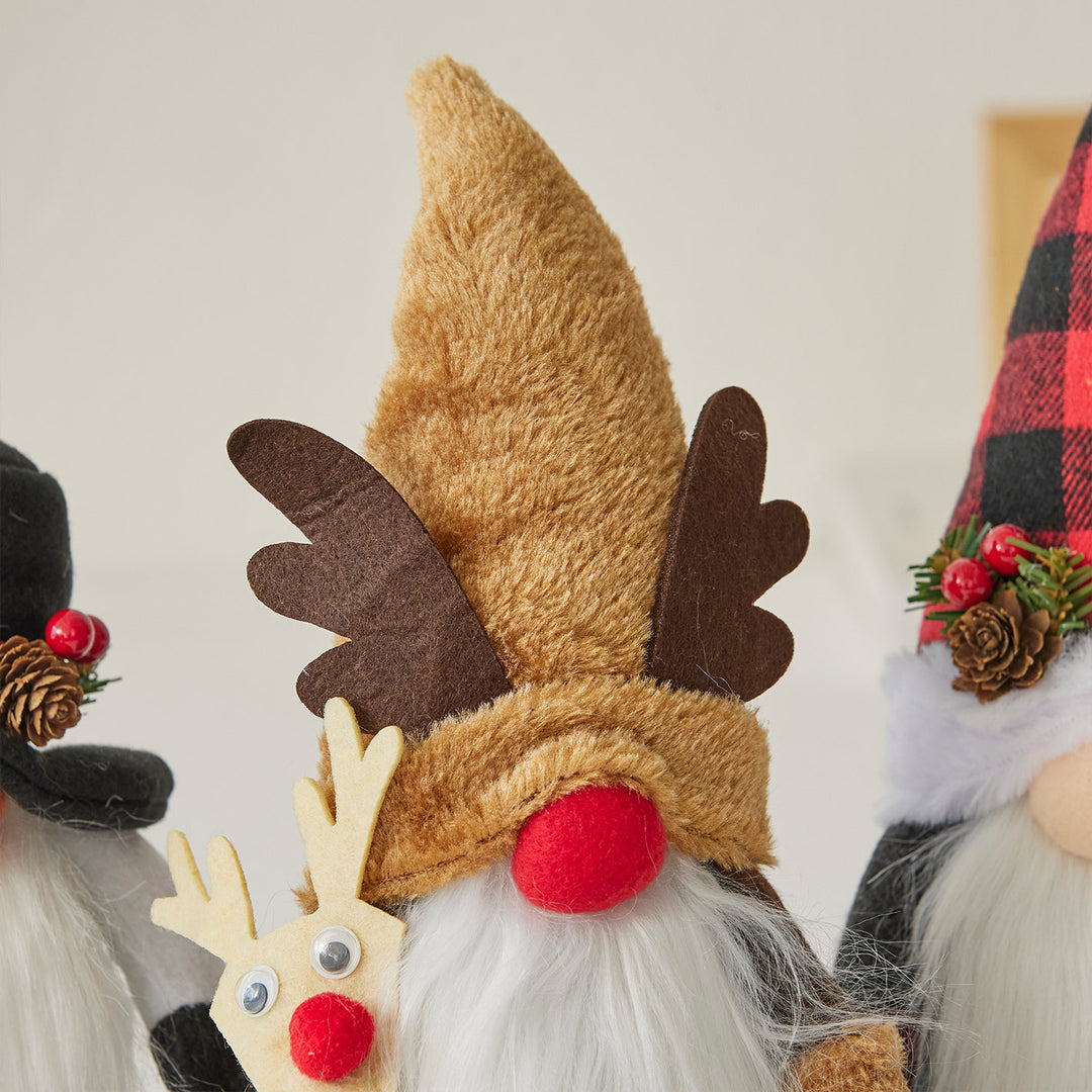 Decorative gnomes and Christmas figures made of fabric