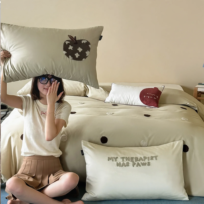 Bedding set made of long-staple combed cotton with embroidery