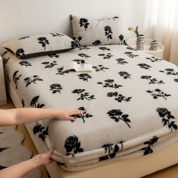 Fitted sheet made of milk fibers with pattern
