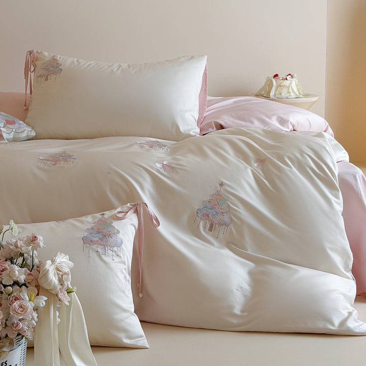 Embroidered long-staple cotton bedding with floral pattern