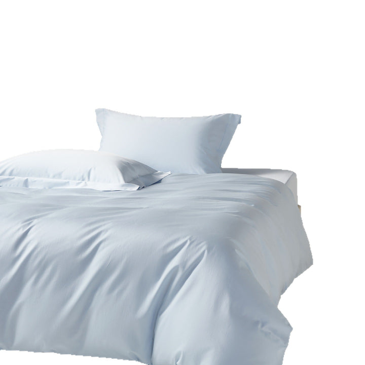 Luxurious cotton bedding set in hotel style