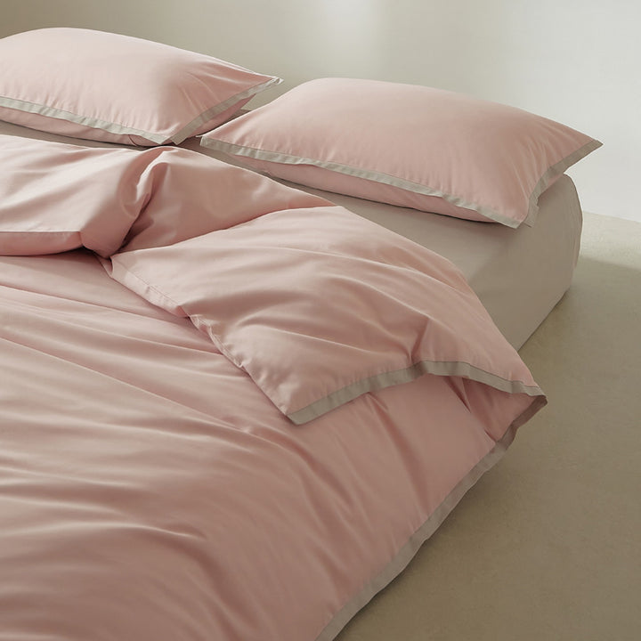 Long-staple cotton bedding with flange finish