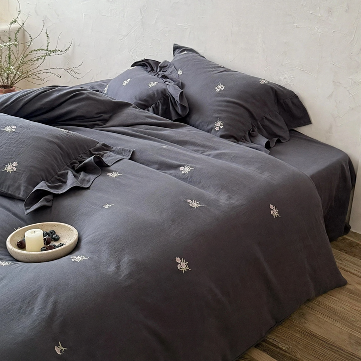 Cotton bedding set, crinkle fabric with precision embroidery